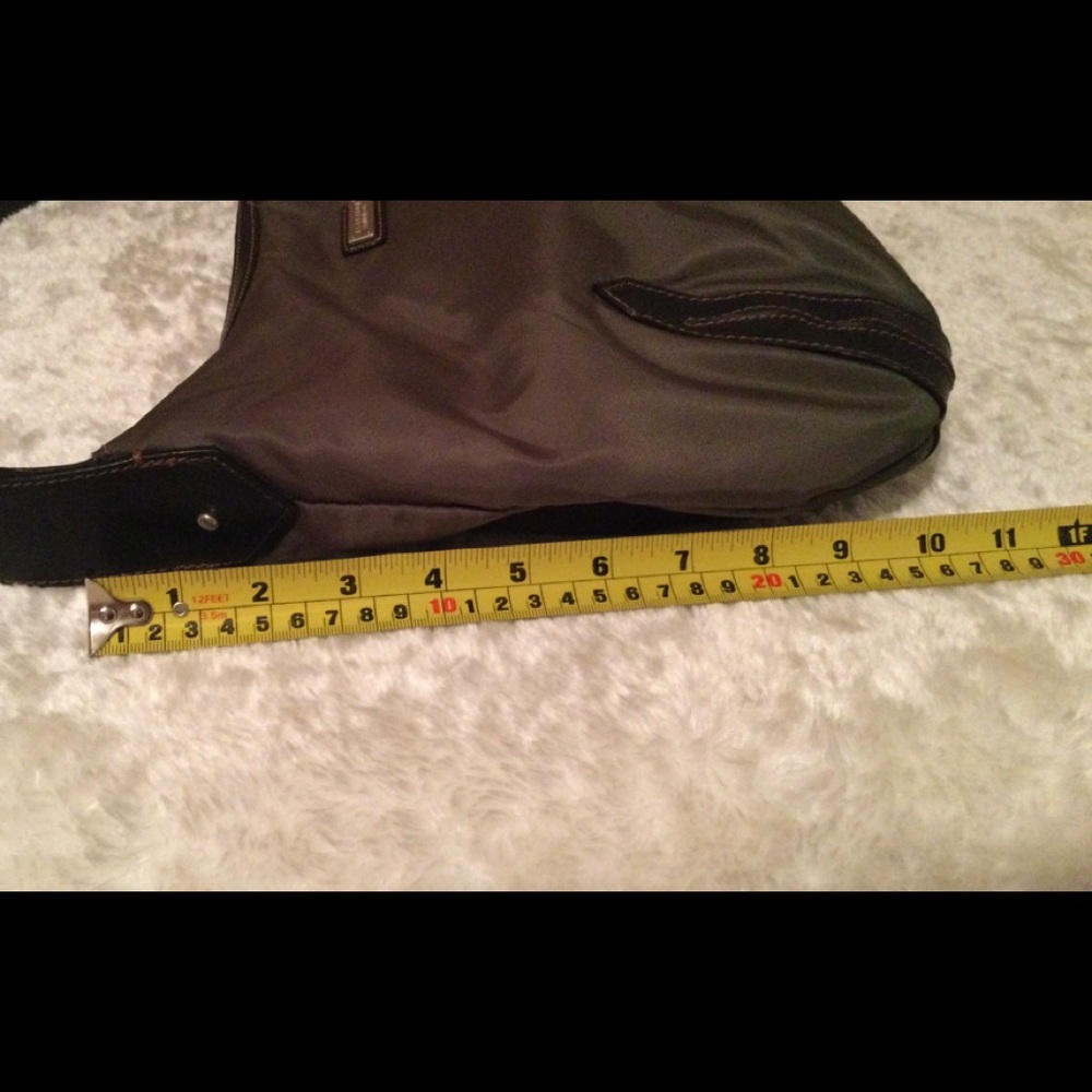 KENNETH COLE REACTION HOBO BAG - Picture 9 of 10